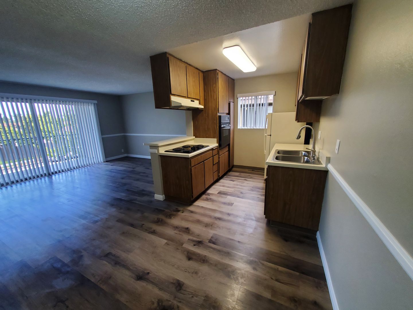Oxnard Apartment: 1800 Gina Dr.