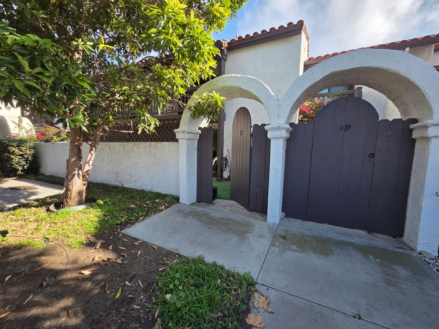 Ventura House: 21 Mission Plaza Dr. - Mission Plaza