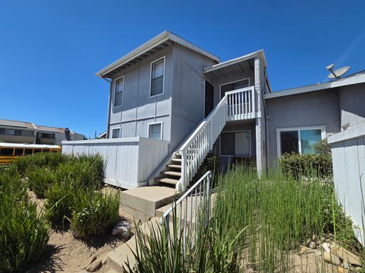 Upstairs 1 Bedroom 1 Bath with Large Private Balcony in East Ventura