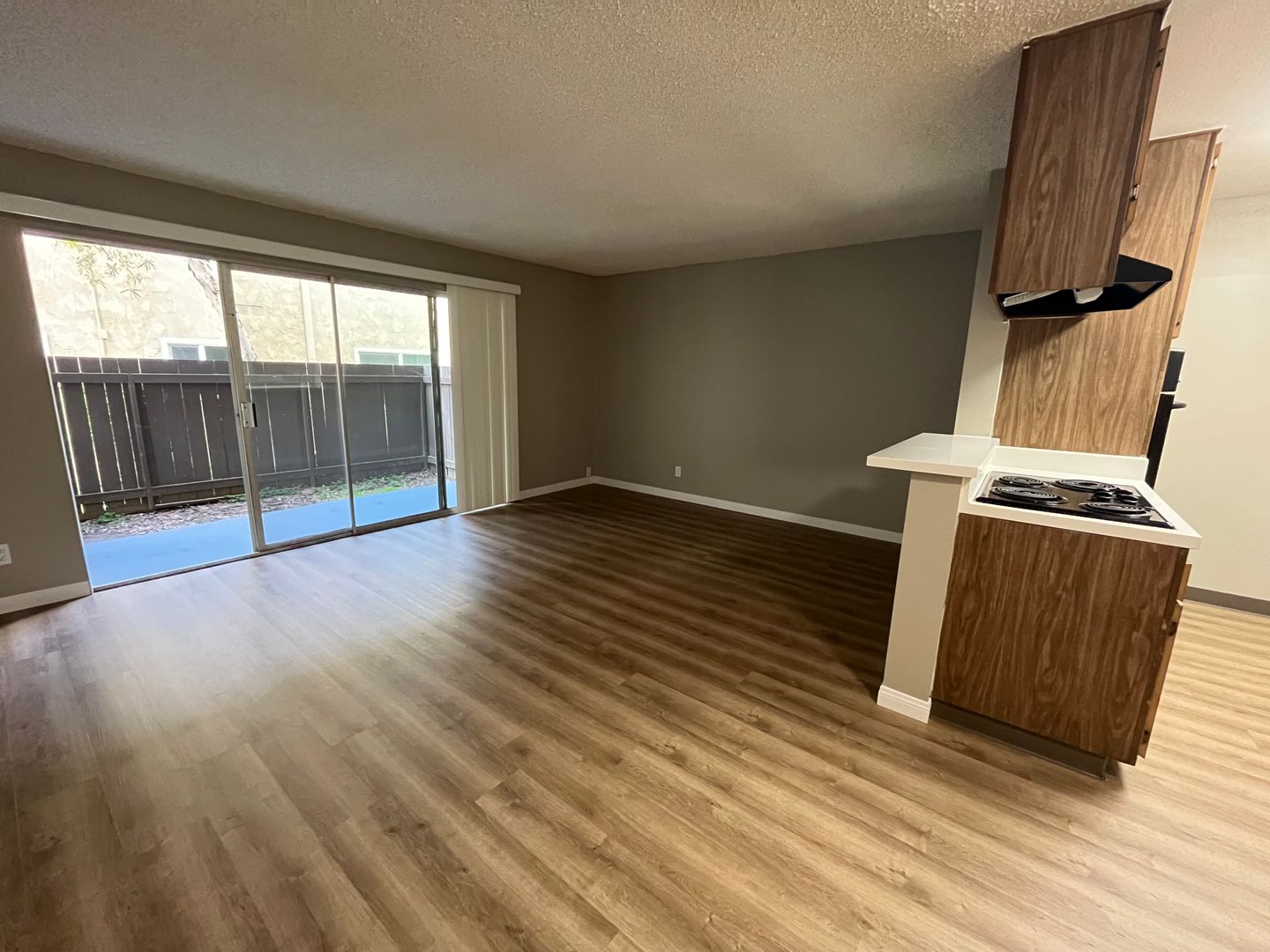 Oxnard Apartment: 1800 Gina Dr.