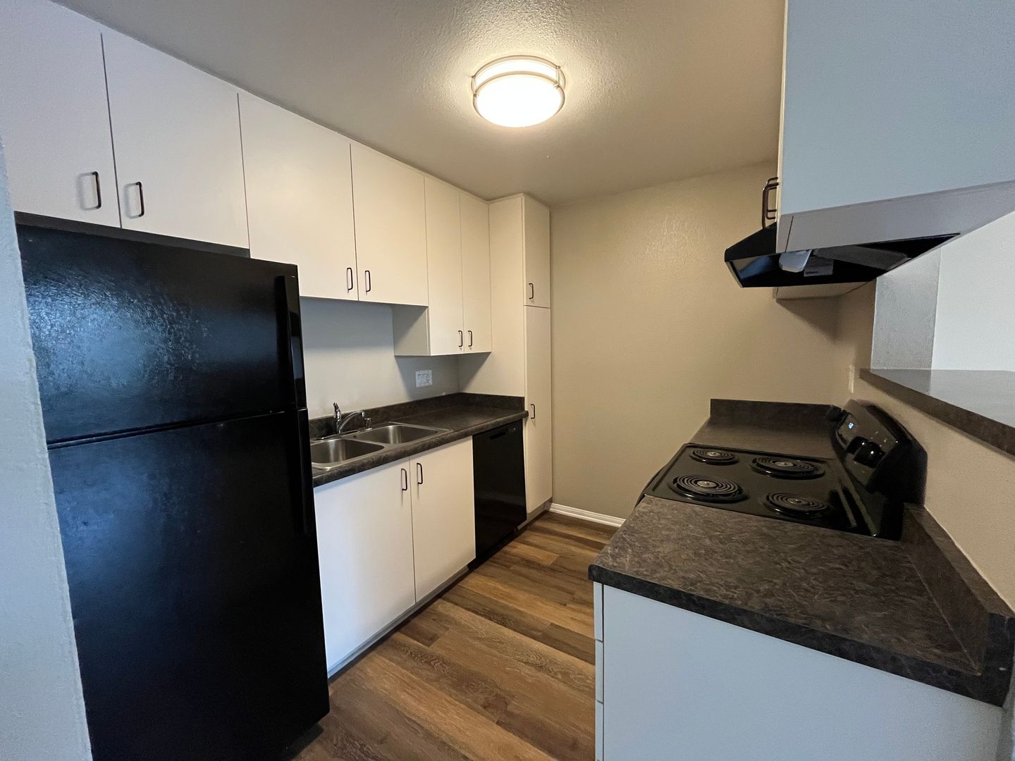 Oxnard Apartment: 1800 Gina Dr.