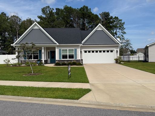 Beautiful One-Level Home in Hearthstone Lakes