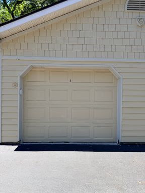 One Car Garage in Summer House- FOR SUMMER HOUSE RESIDENTS ONLY