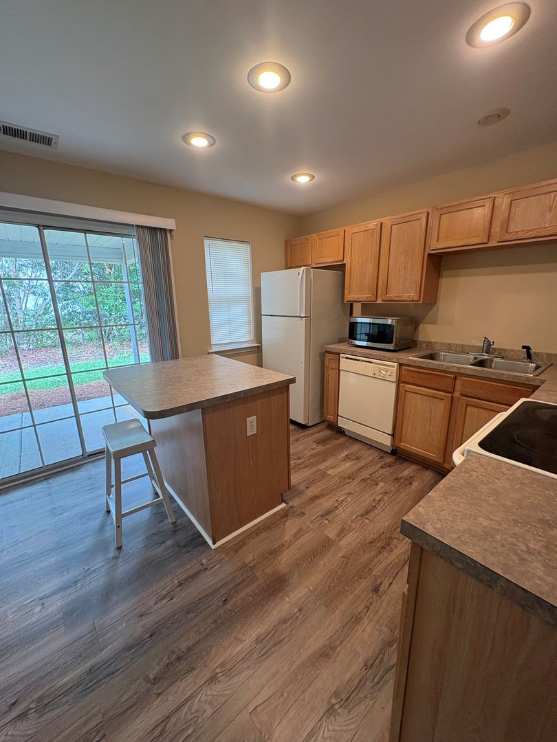 Bluffton Townhome: 242 West Square