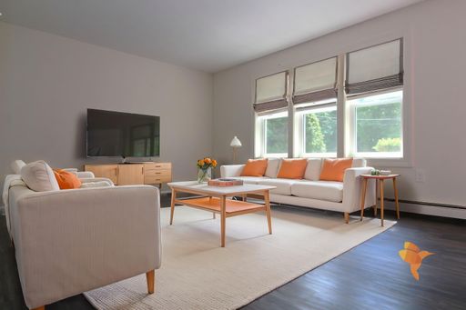 Charming Two Bedroom In Great Location