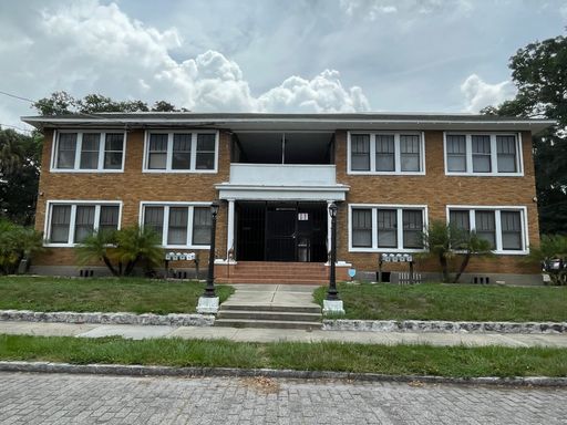 Charming Renovated 2-Bedroom, 1-Bath Apartment in the Heart of Seminole Heights! – photo 1
