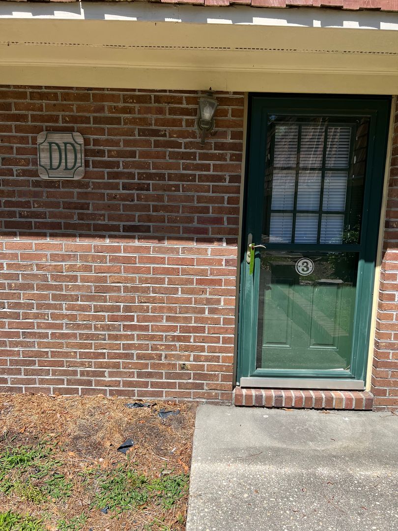 Conway Apartment: 1025 Carolina Road