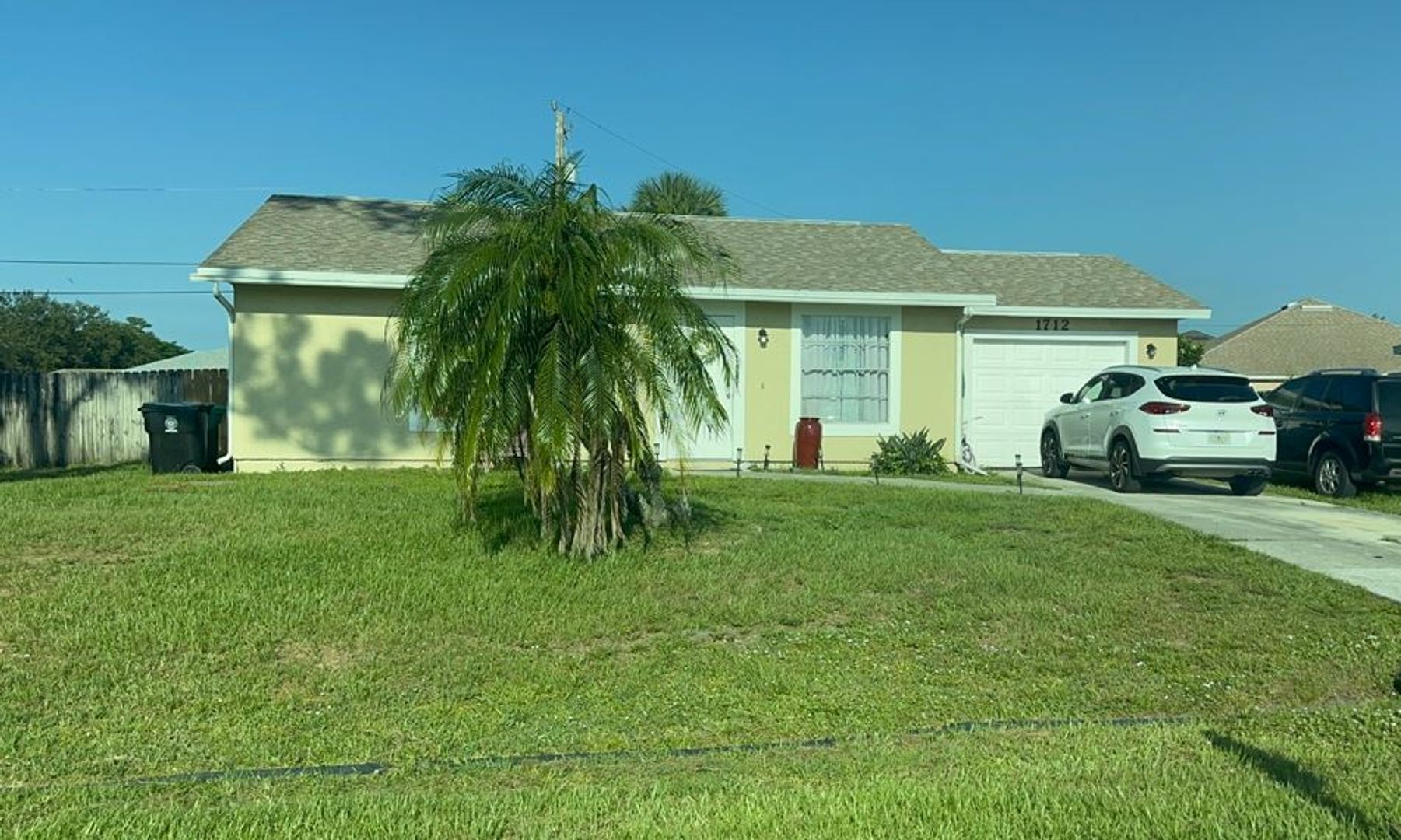 Port St. Lucie House: 1712 SW Gloria Lane