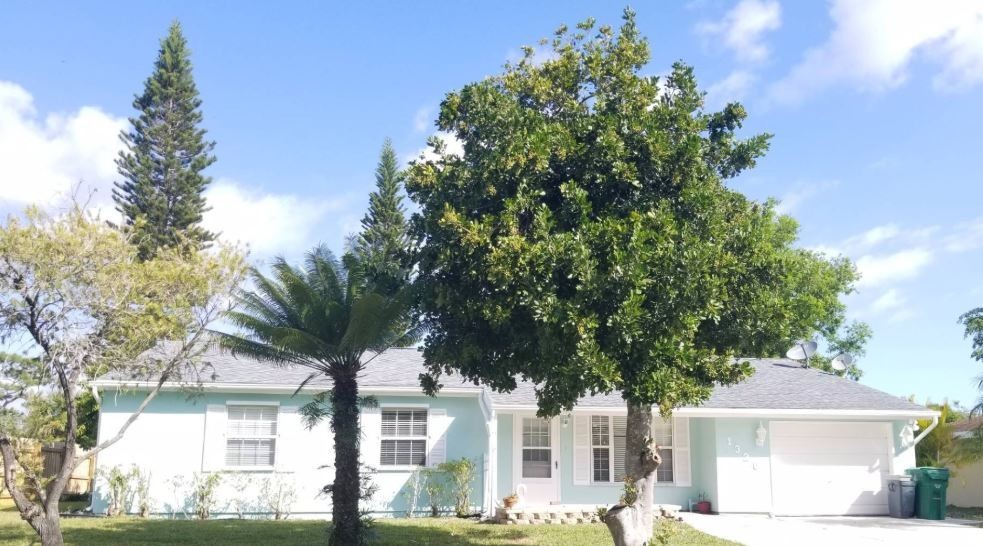 Port Saint Lucie House: 1320 SE Buckingham Terrace