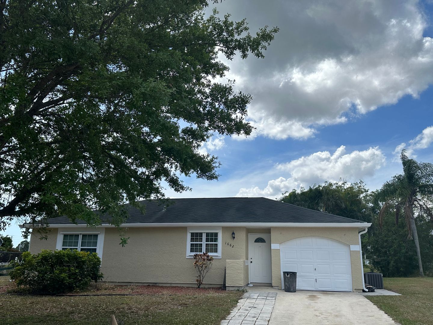 Port St. Lucie House: 1662 SE Collette Court