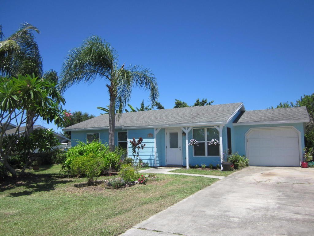 Port St. Lucie House: 1651 SE Cascella Court