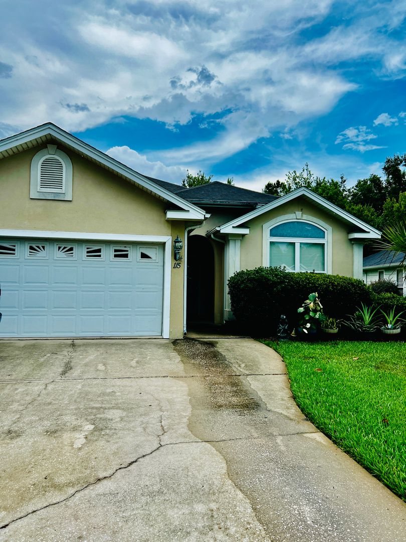 Kingsland House: 115 Renee Dr