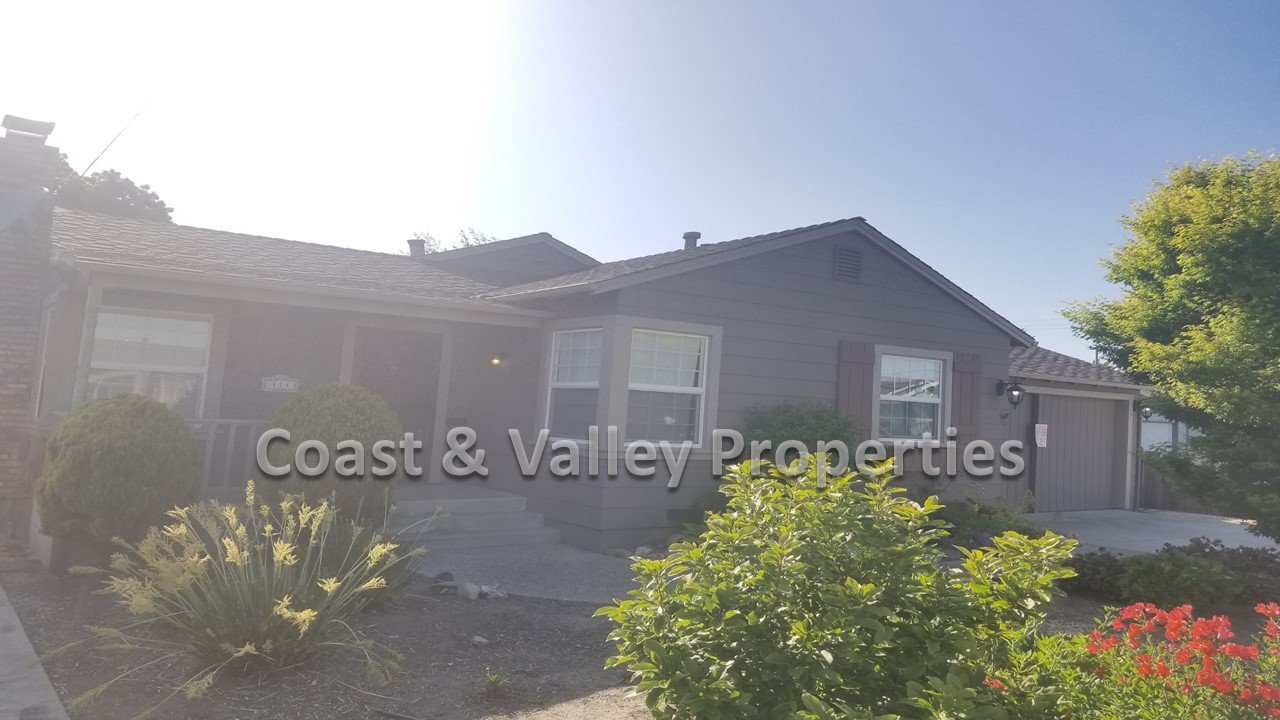 Salinas House: 114 Lorimer St.