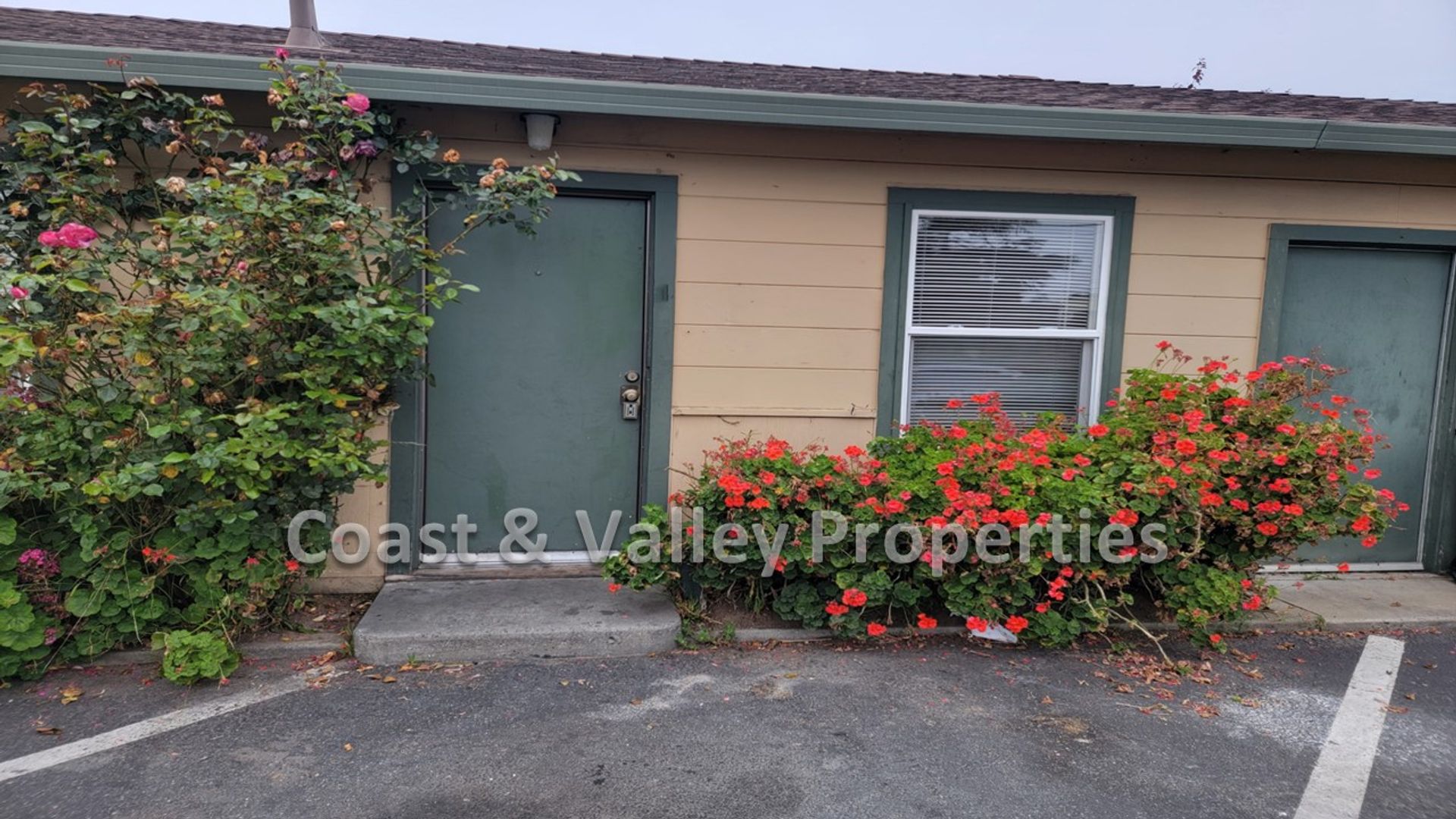 Salinas Apartment: 1017 El Camino Real North