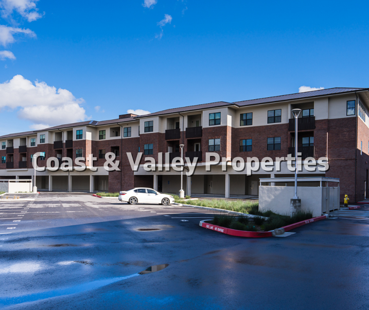 Salinas Apartment: 500-520 Abbott St.