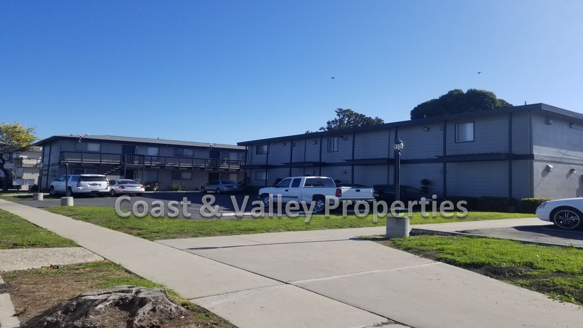 Salinas Apartment: 921 University Ave.