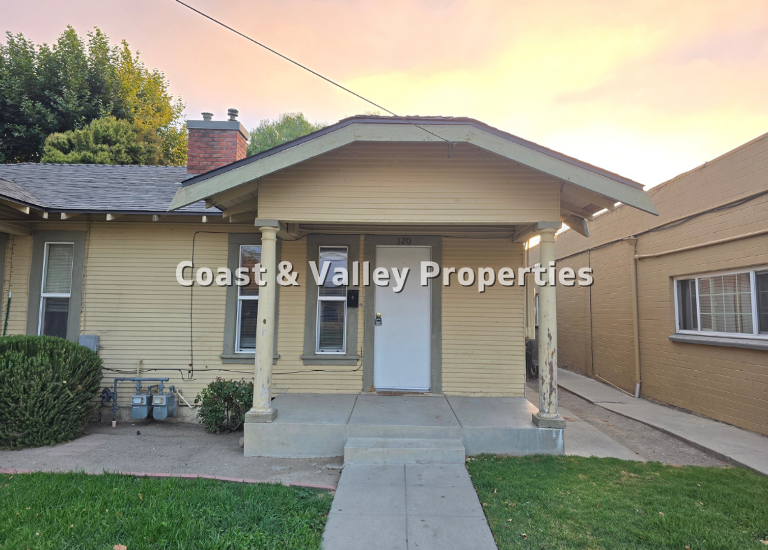King City Apartment: 120-122 N. Mildred Ave.