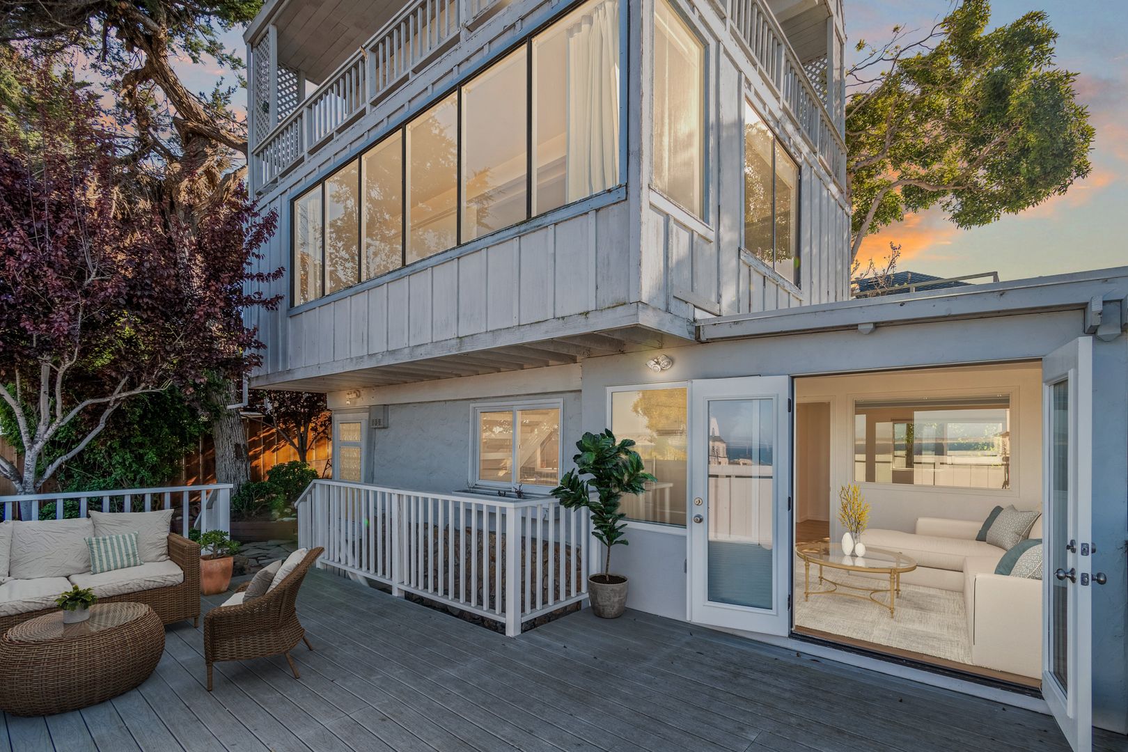 Monterey Apartment: 611 Lantern Lane
