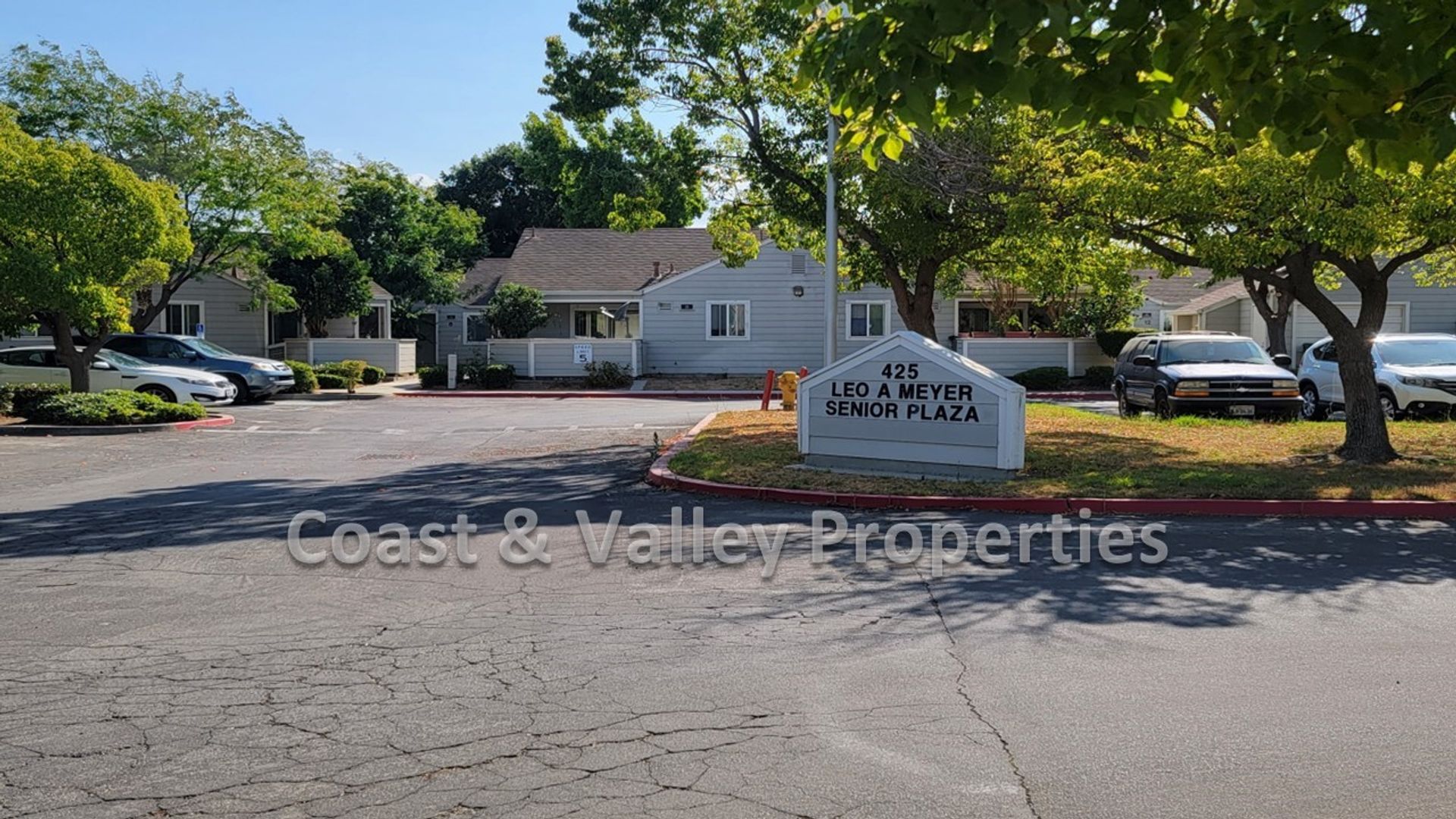 King City Apartment: 425 Queen St.