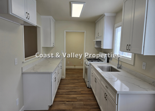 FOR RENT: 2BD Apartment in King City – photo 1