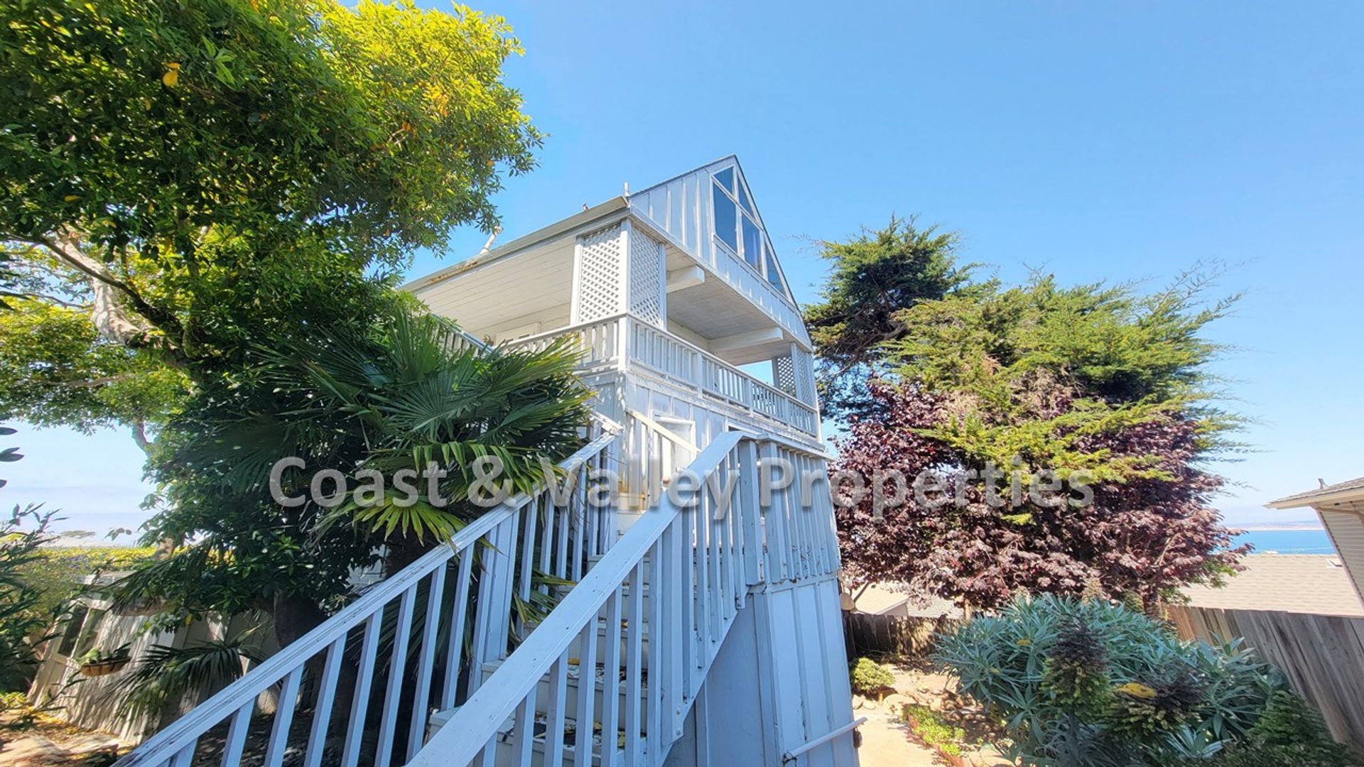 Monterey Apartment: 611 Lantern Lane
