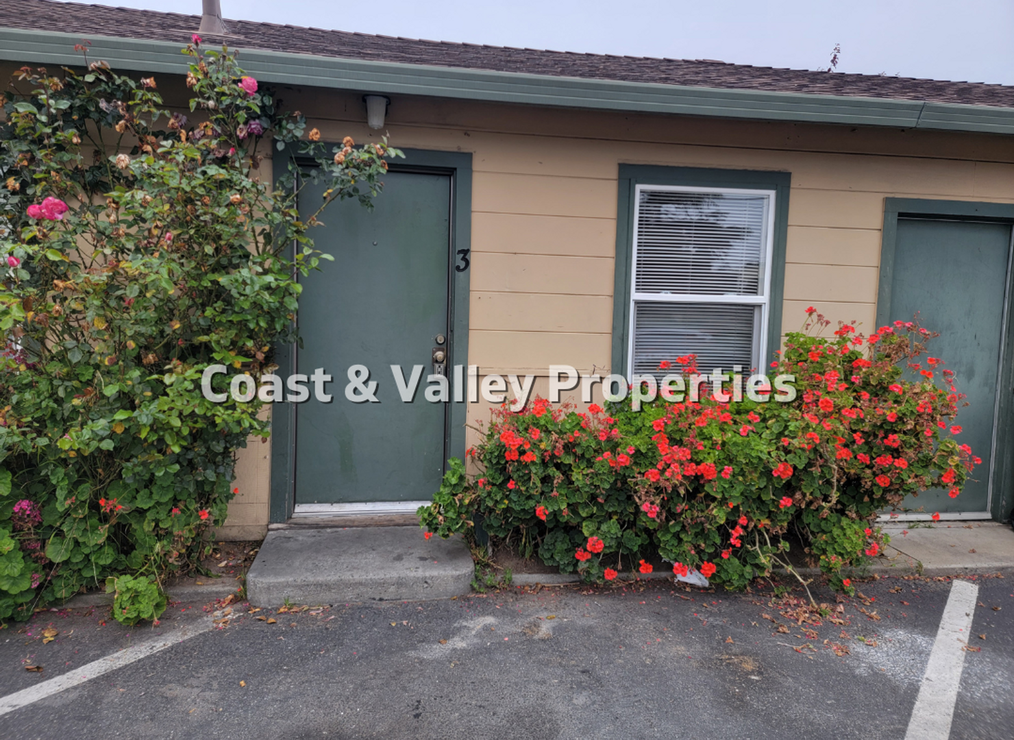 Salinas Apartment: 1017 El Camino Real North
