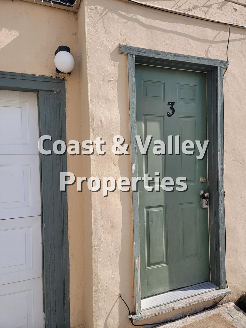 Salinas Apartment: 845 El Camino Real North