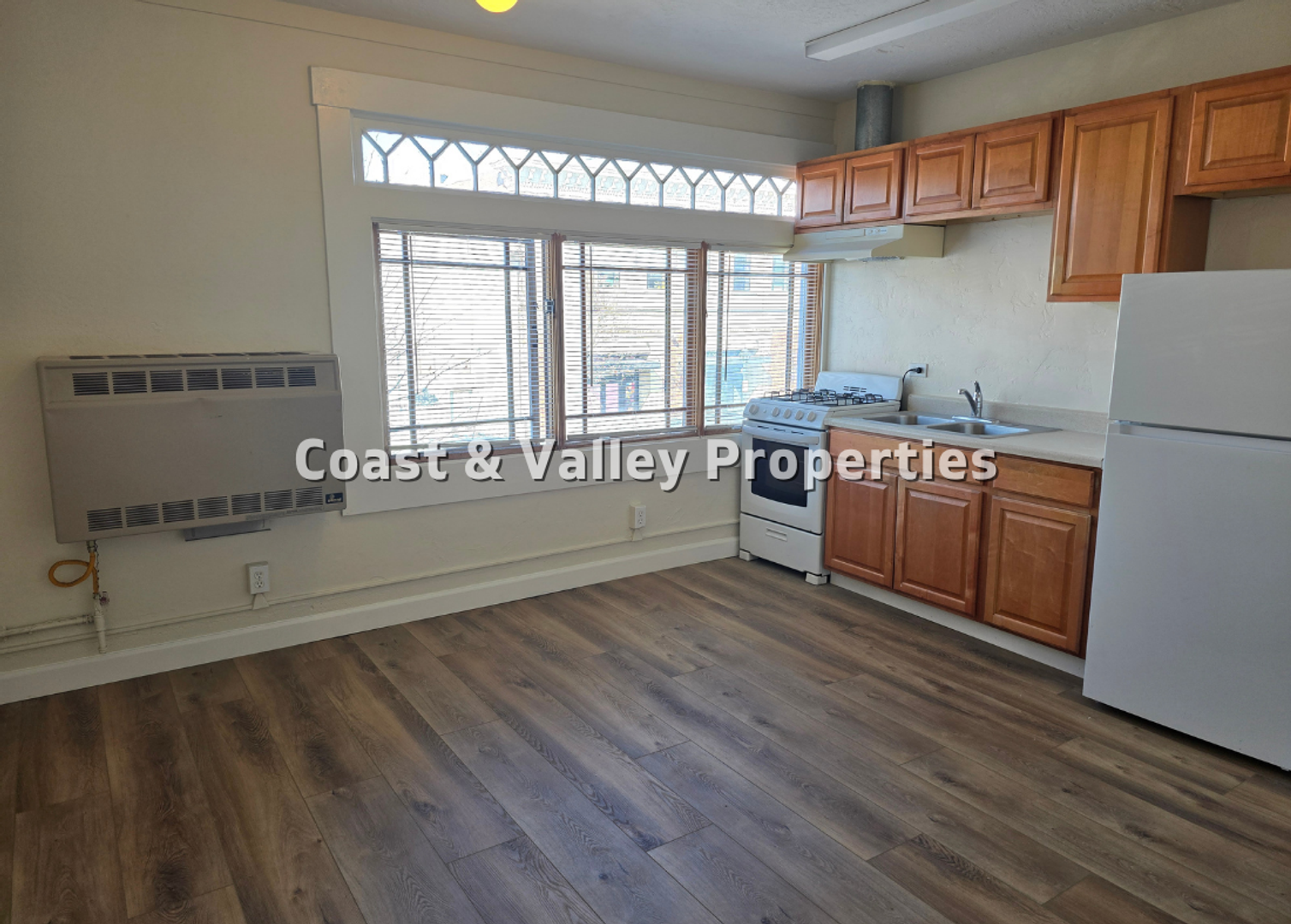 Salinas Apartment: 323 Main St.