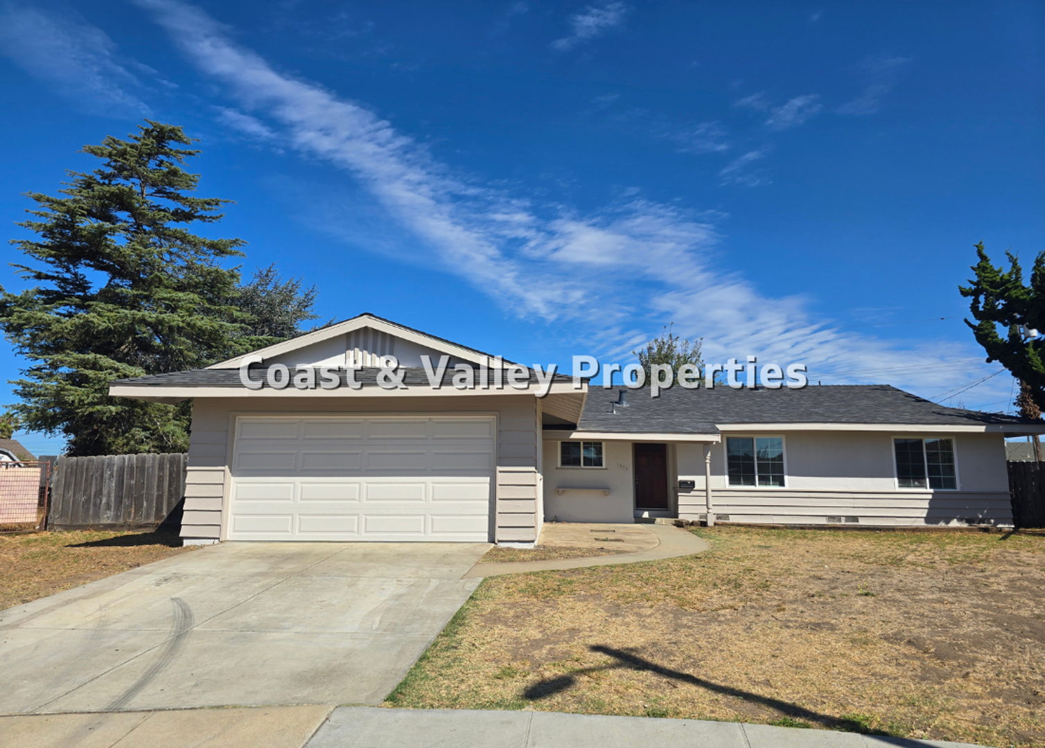 Salinas House: 1939 Arcadia Cir.