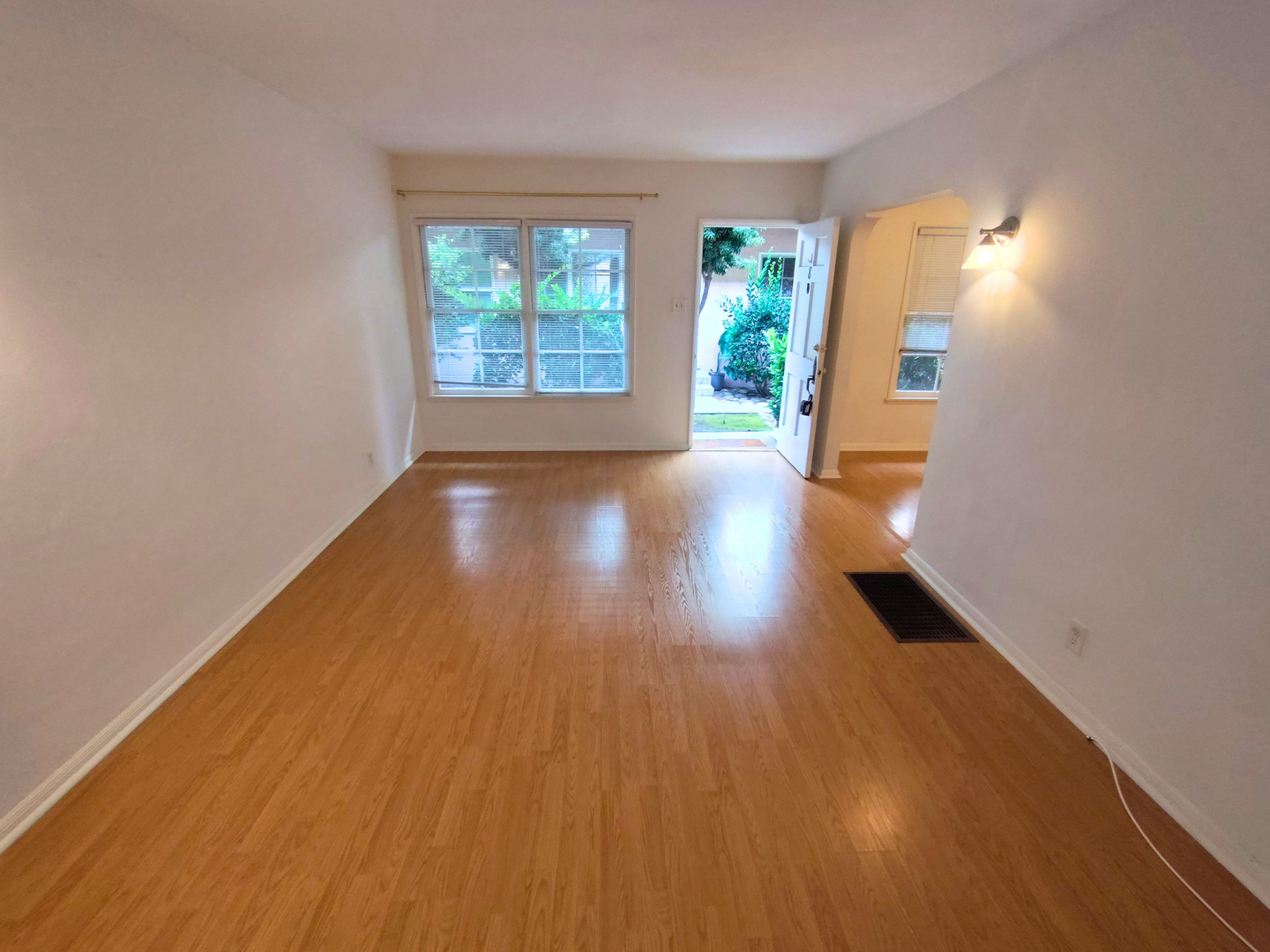 Long Beach Apartment: 3939 E. 3rd Street