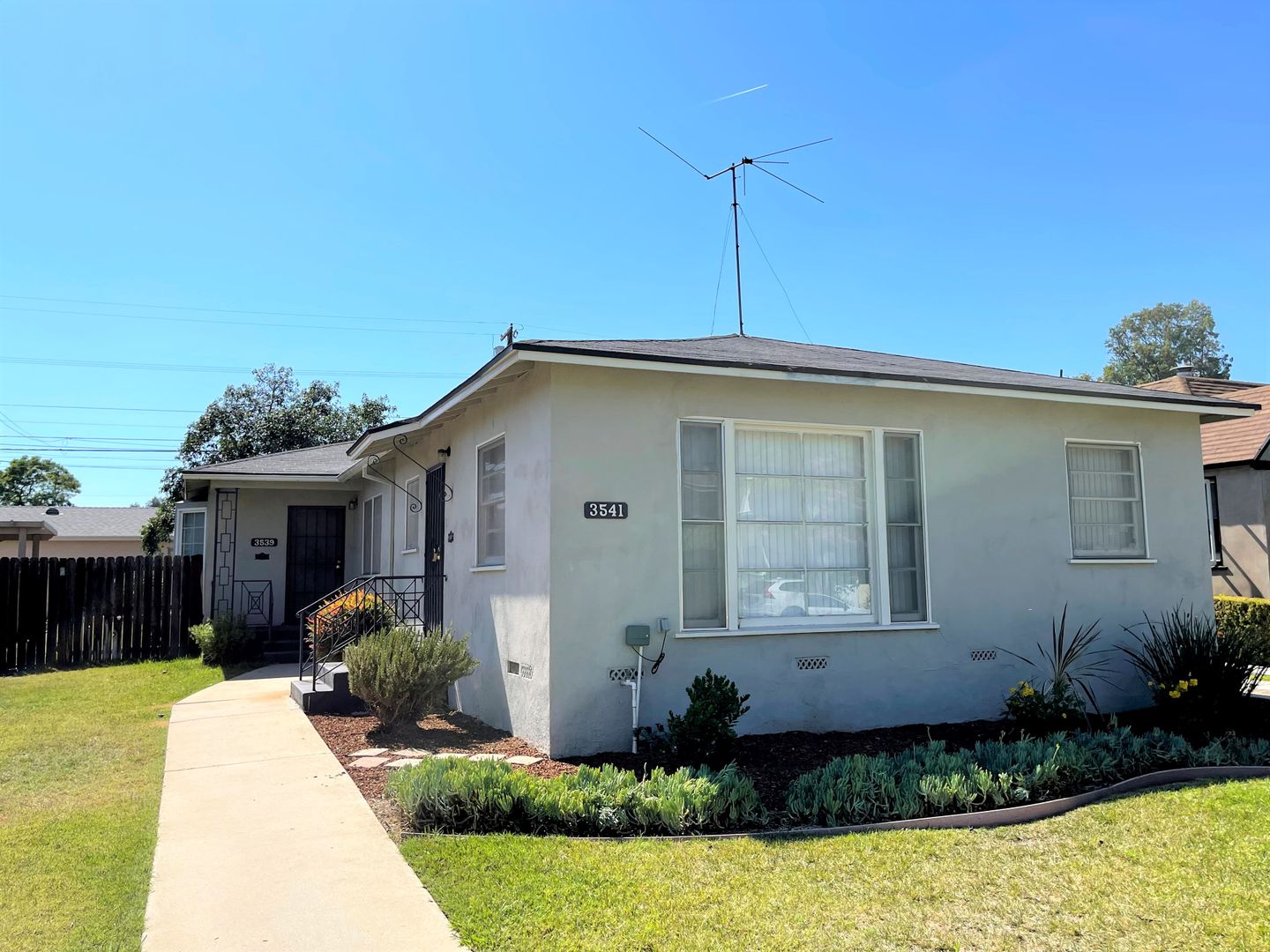 Long Beach Apartment: 3539-3541 Lewis Ave.
