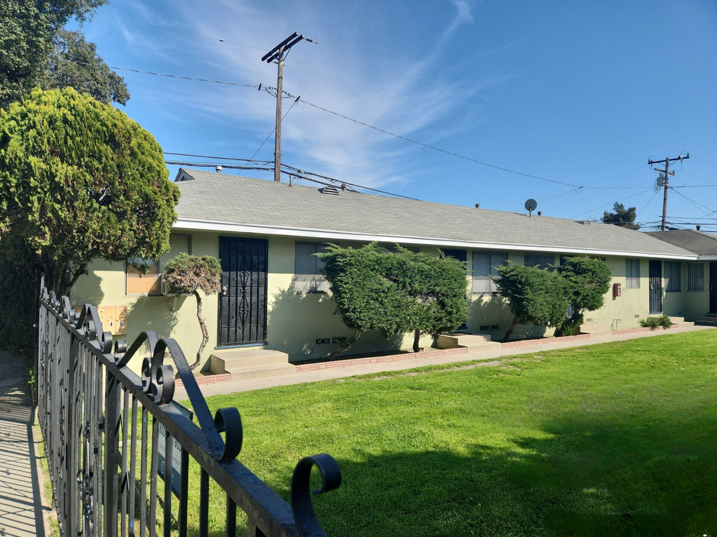 Long Beach Apartment: 1426-1438 W. Summit St.