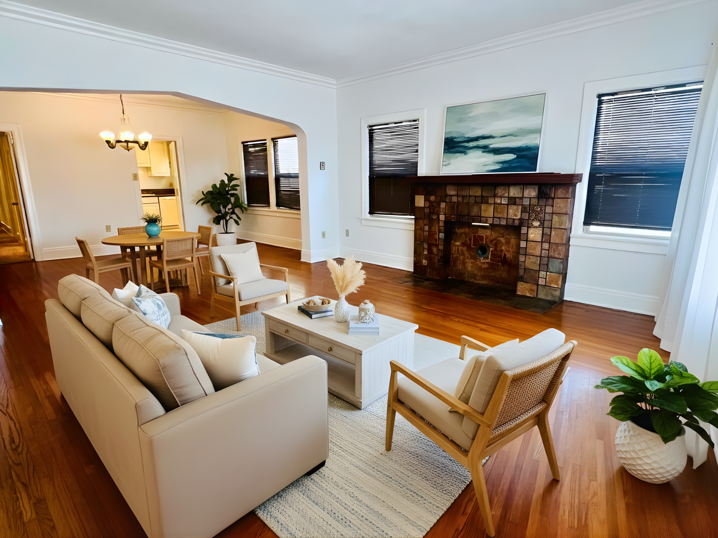 Long Beach Apartment: 3717 2nd St.