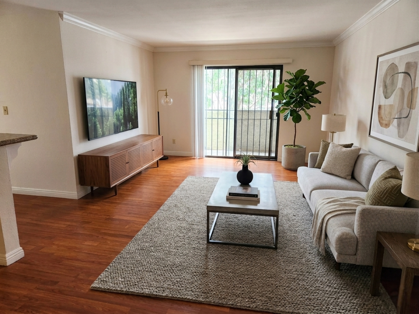 Los Angeles Apartment: 432 S. Normandie Ave