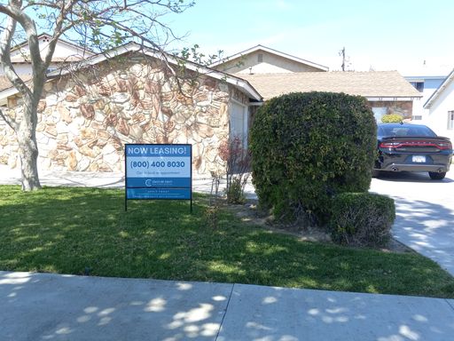 Marketing Title: Modern Living in Los Alamitos – Large Studio!!