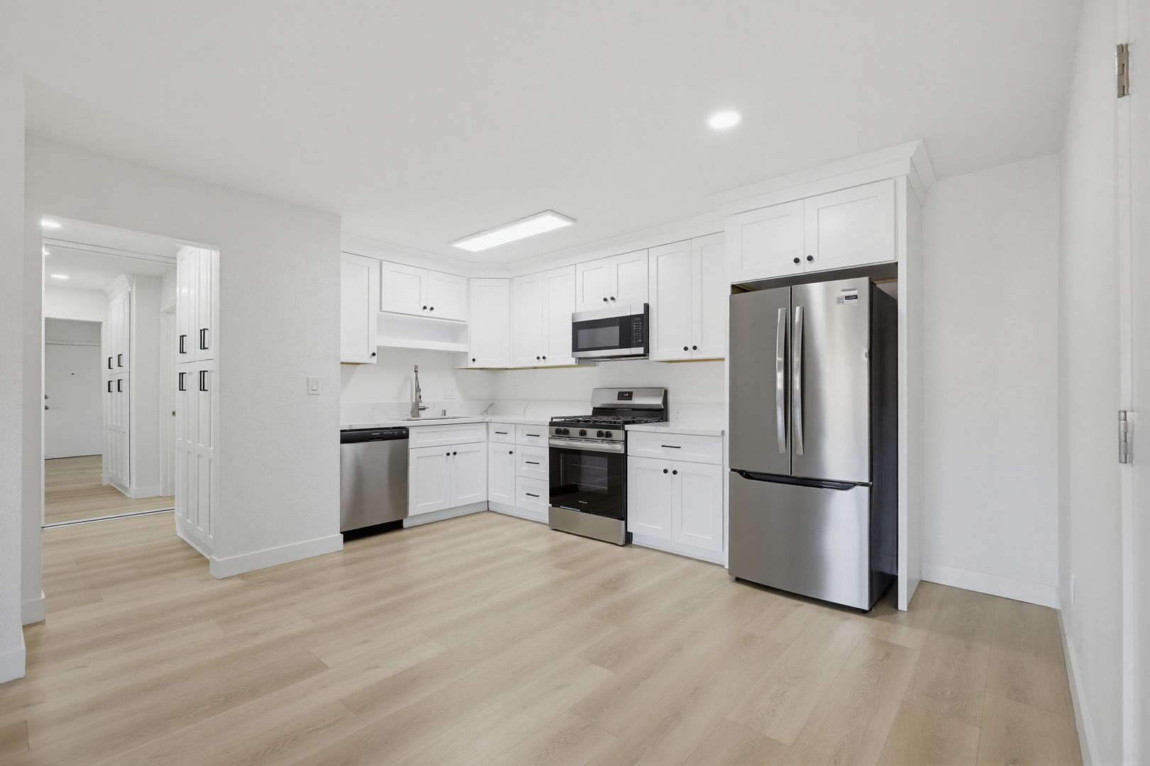 Anaheim Apartment: 2611 W. Baylor Circle