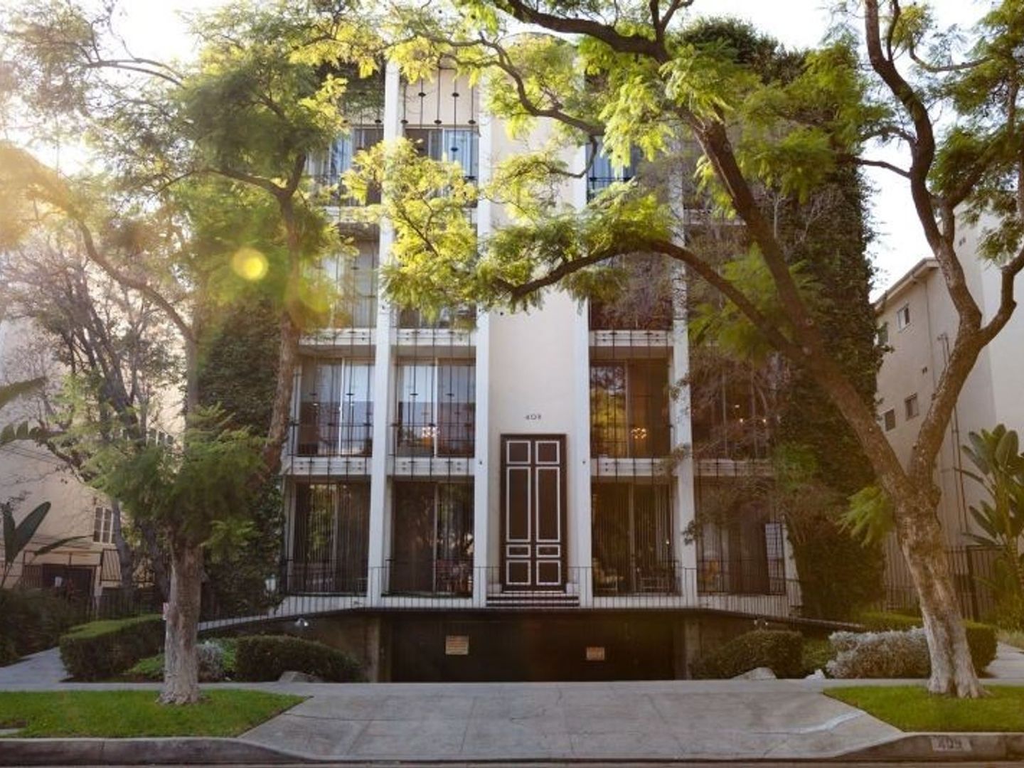 Beverly Hills Apartment: 409 Palm Drive