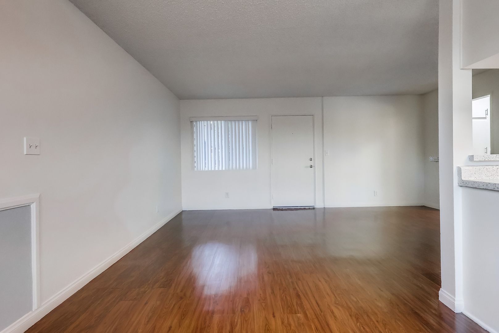 Hawthorne Apartment: 4829 W. 120th Street