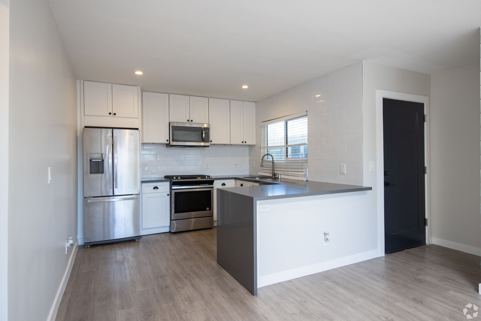 Los Angeles Apartment: 354-356 4th Avenue