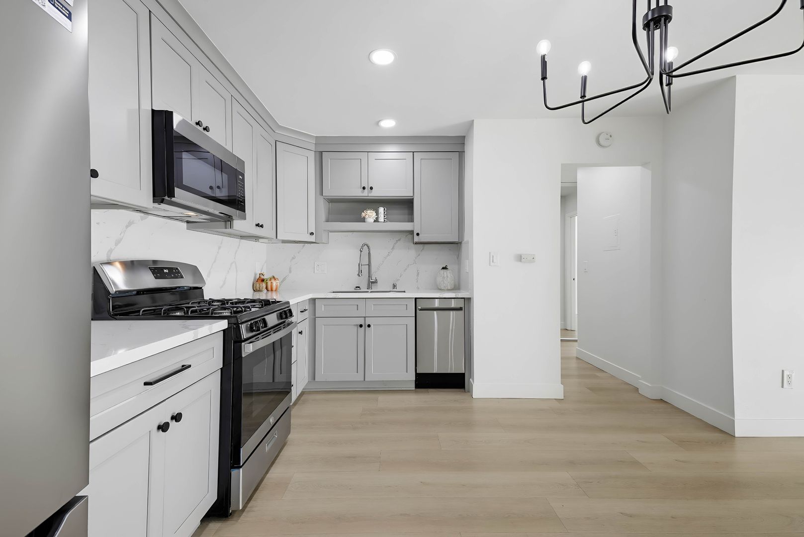 Anaheim Apartment: 2611 W. Baylor Circle