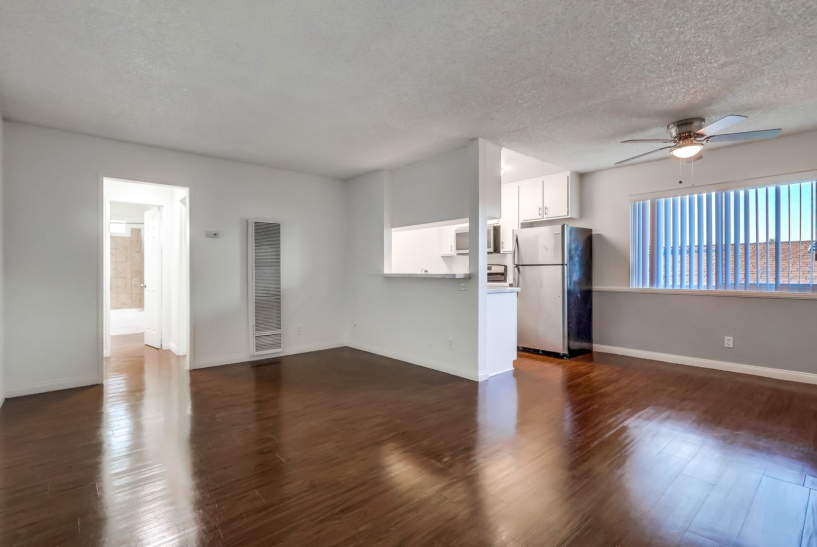 Hawthorne Apartment: 4829 W. 120th Street