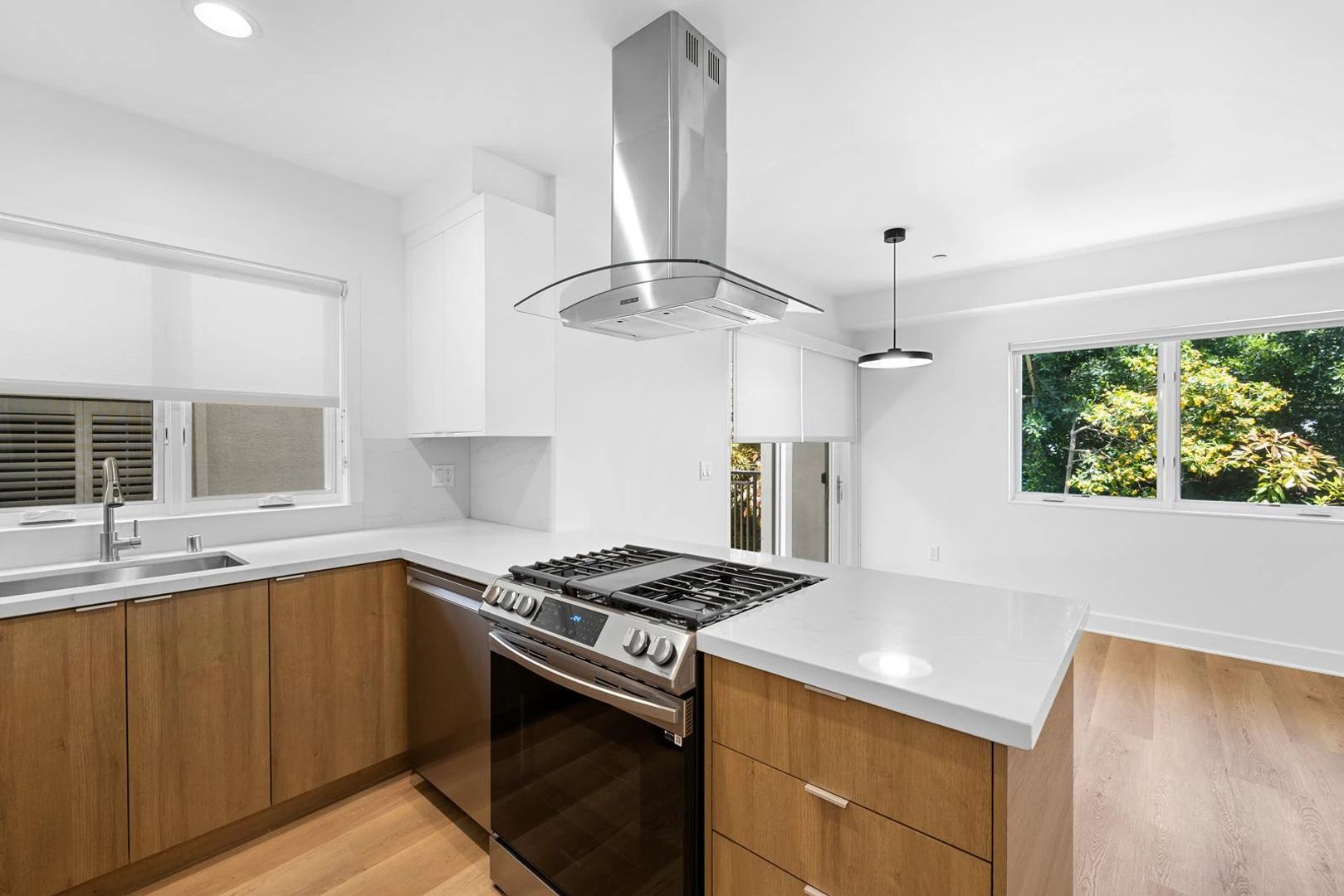 West Hollywood Apartment: 8833 Cynthia Street