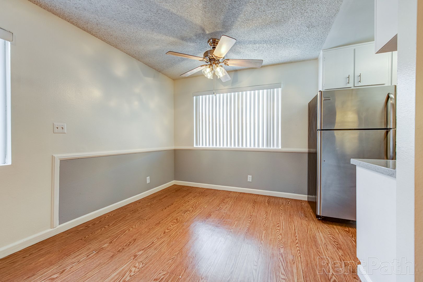 Hawthorne Apartment: 4829 W. 120th Street