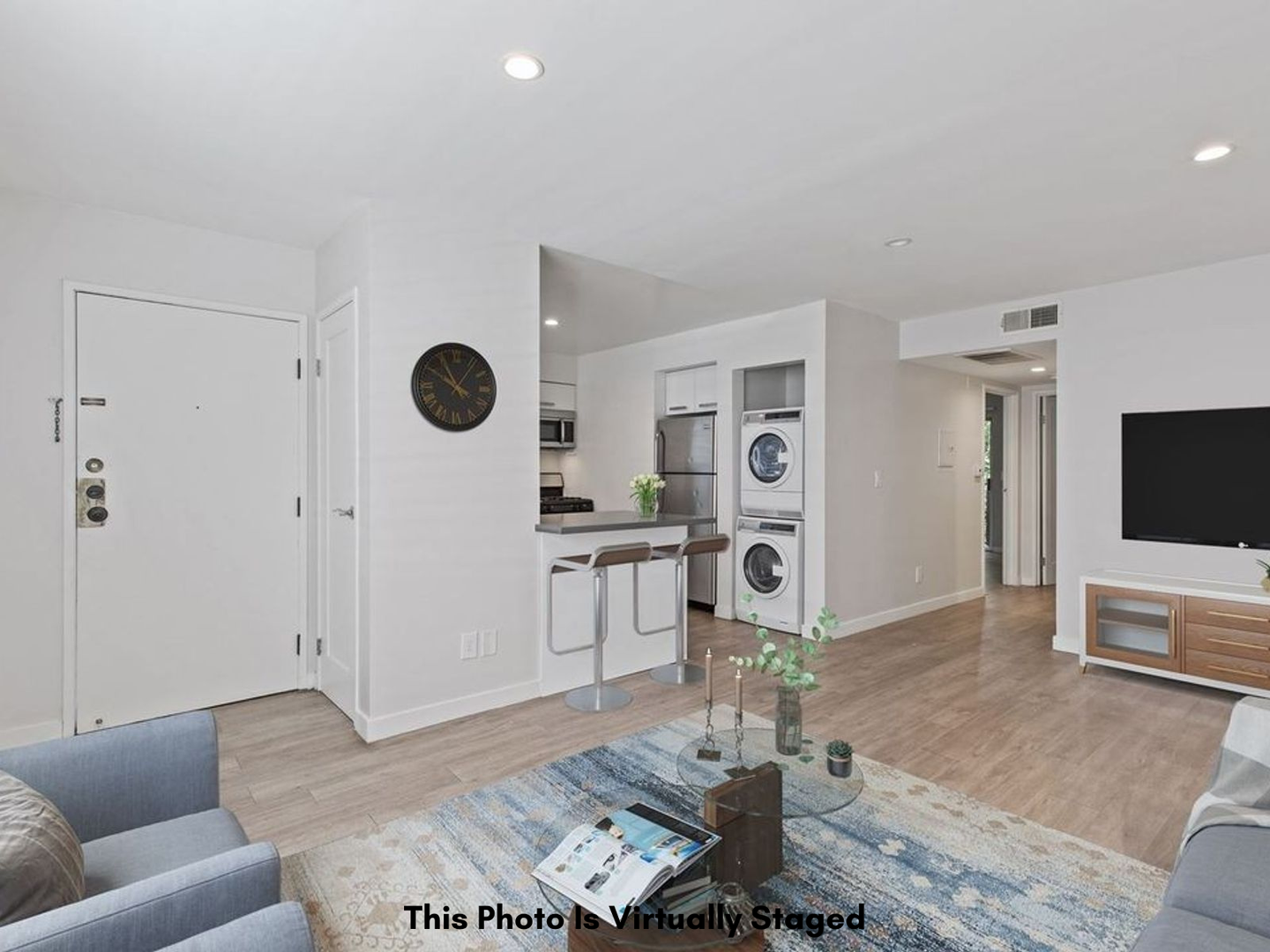 Los Angeles Apartment: 810 Crenshaw Blvd