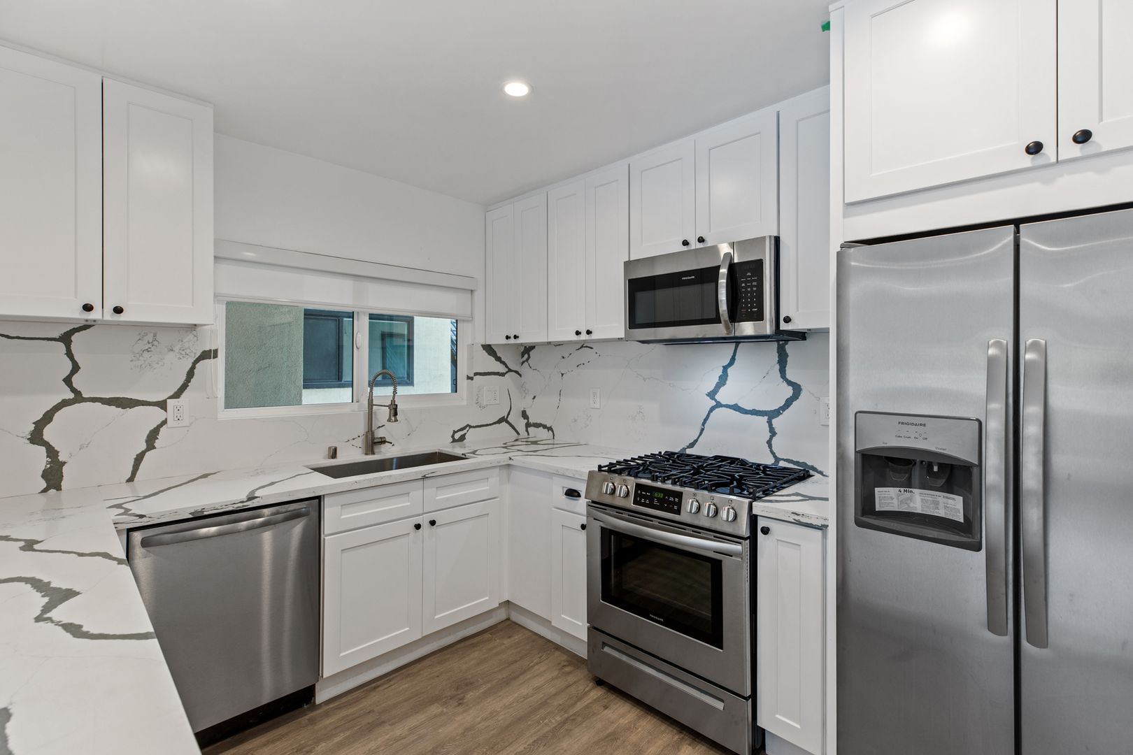 Los Angeles Apartment: 354-356 4th Avenue