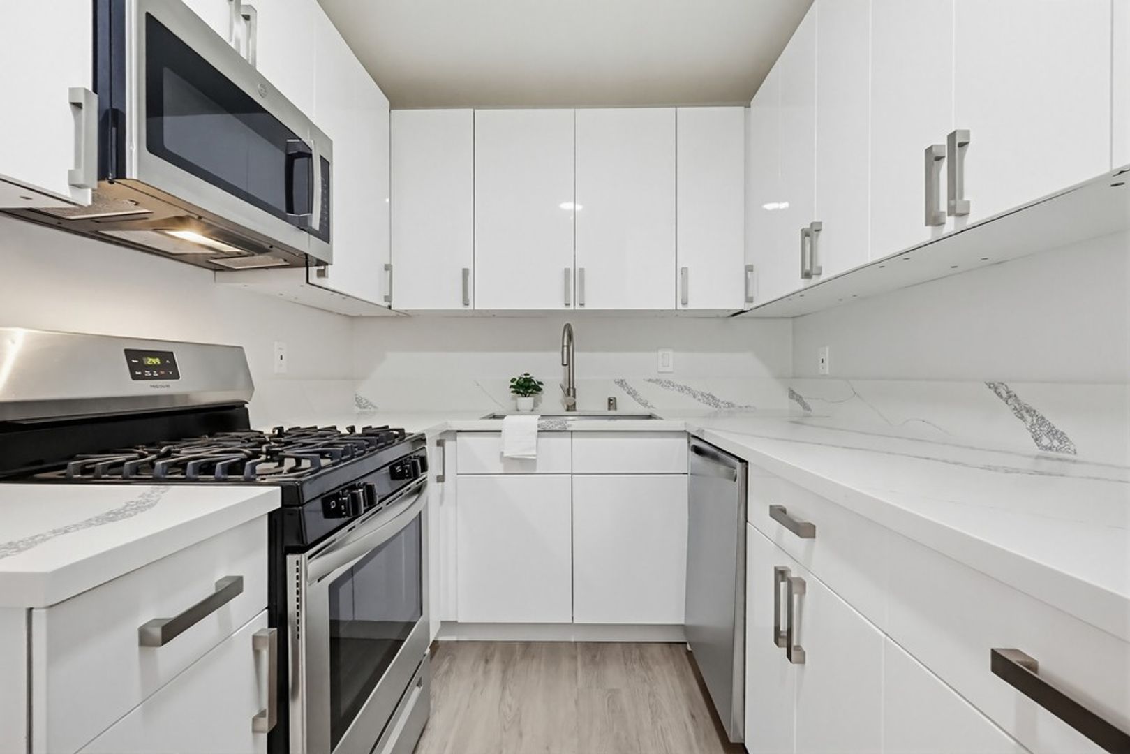 Sherman Oaks Apartment: 4957 Kester Avenue