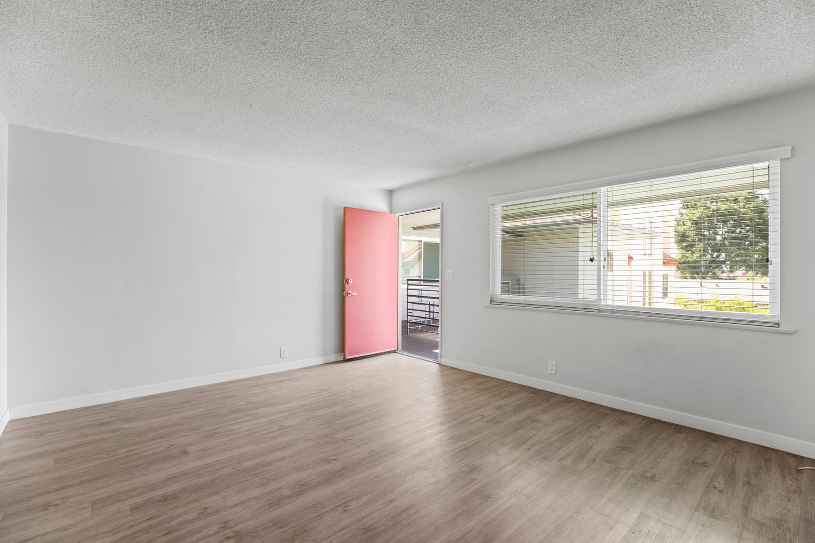 South Pasadena Apartment: 1119 Huntington Drive