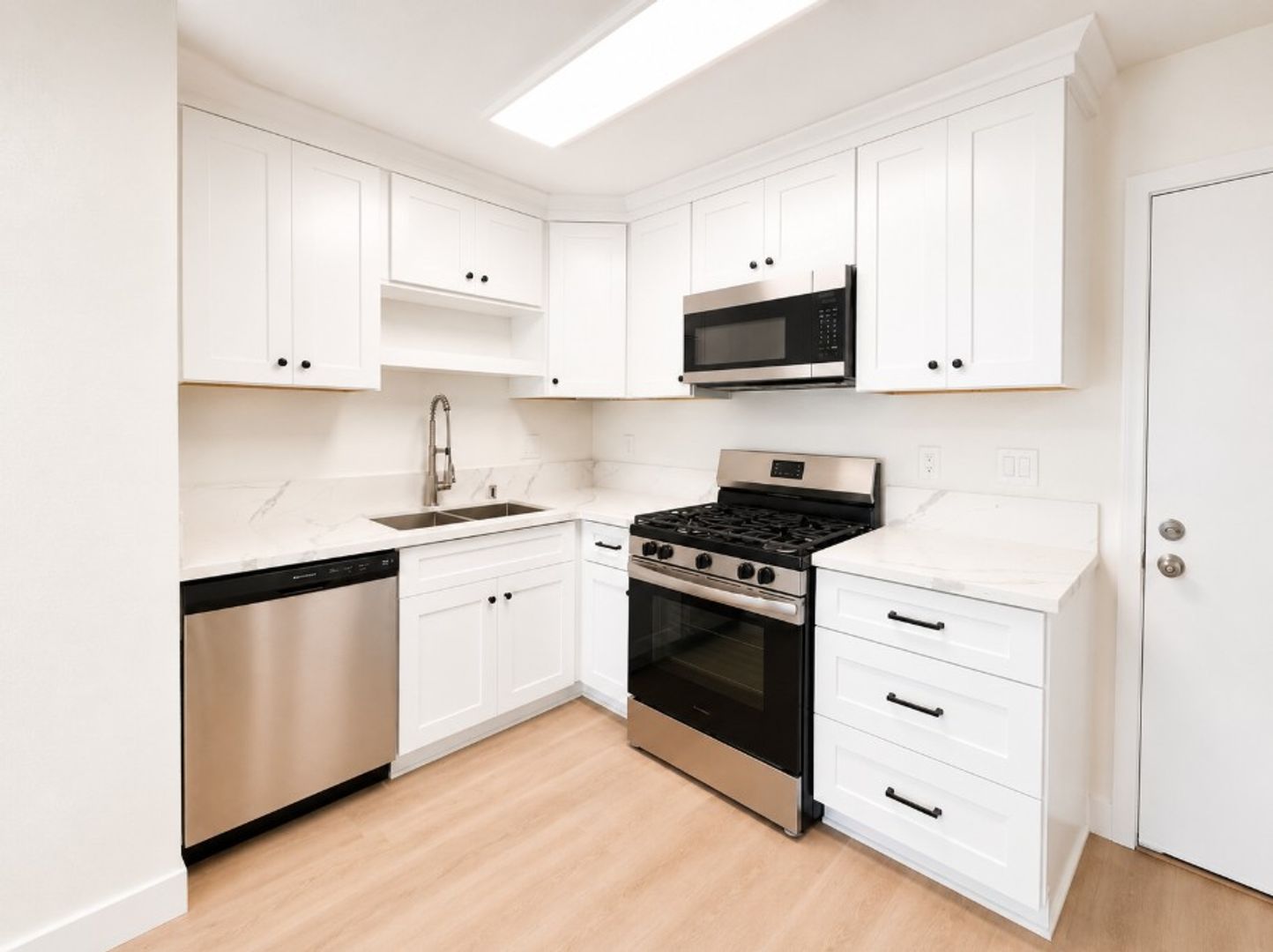 Anaheim Apartment: 2611 W. Baylor Circle