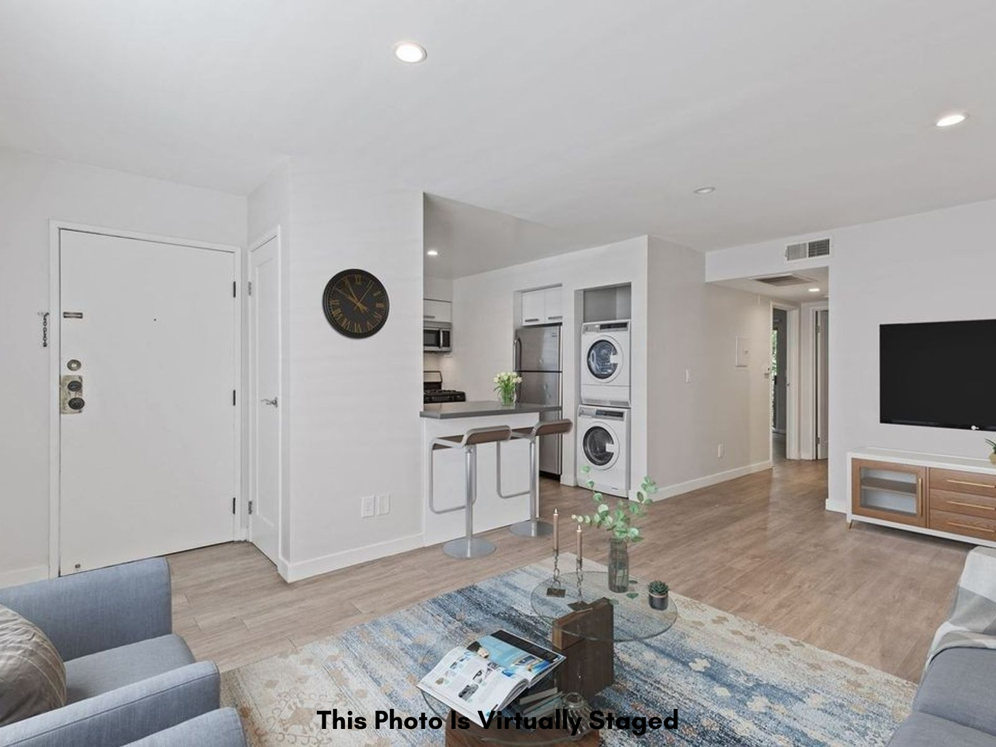 Los Angeles Apartment: 810 Crenshaw Blvd