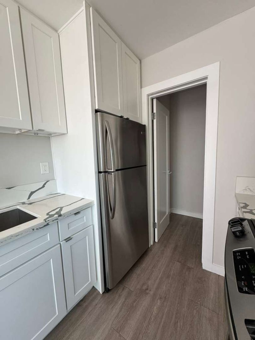 Santa Monica Apartment: 1424-1428 12th Street